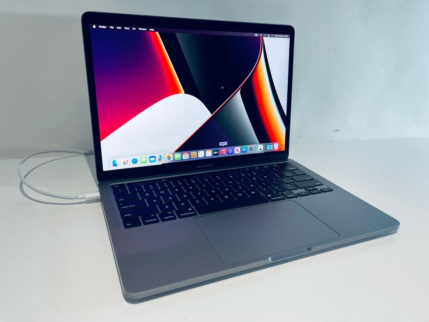 Apple MacBook Pro 13" 2020 Touch Bar Quad Core i7 2.3Ghz 32GB 4TB SSD