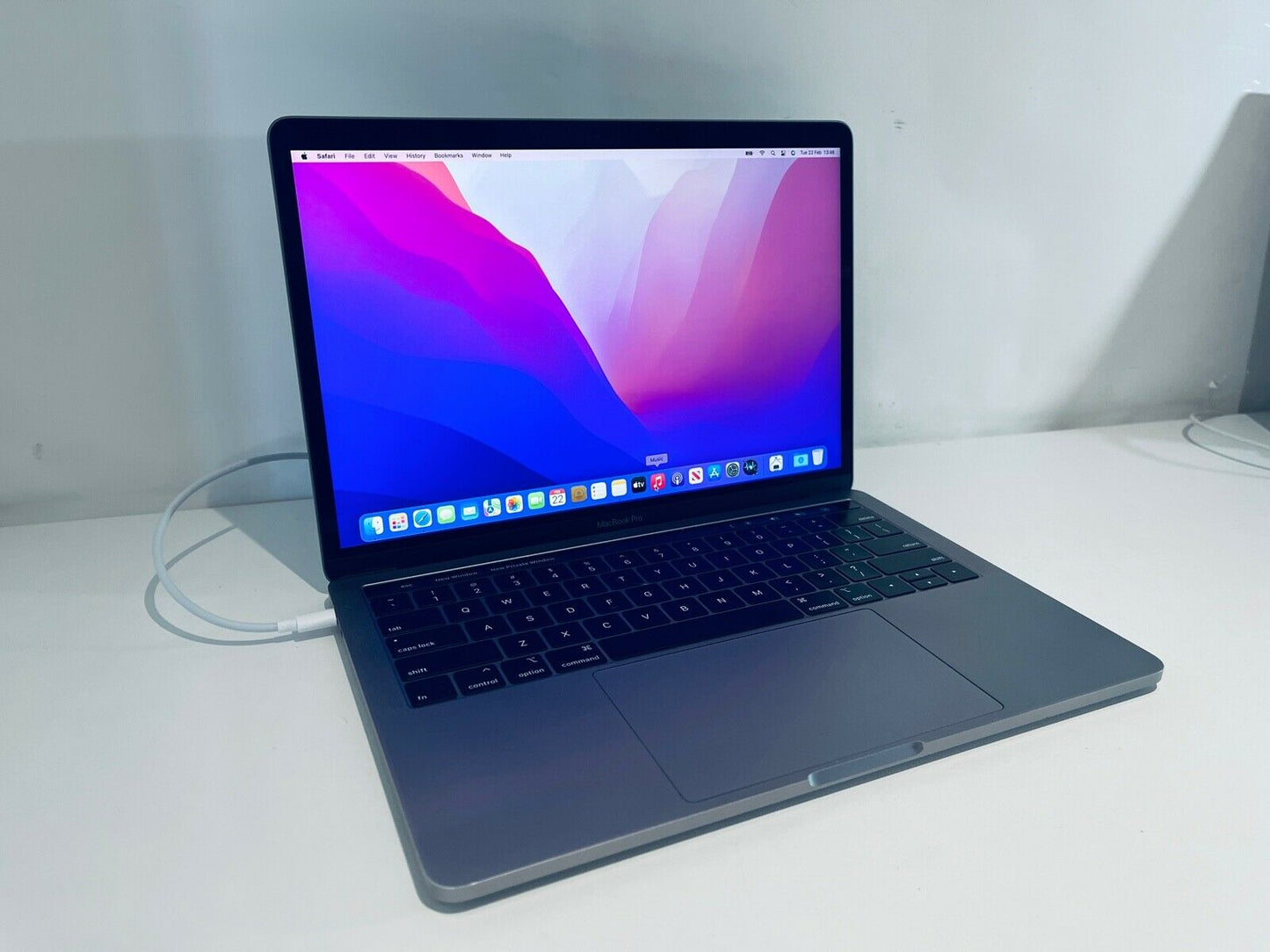 Apple MacBook Pro 13" 2019 Touch Bar ID Intel Quad Core i7 2.8Ghz 16GB 1TB SSD