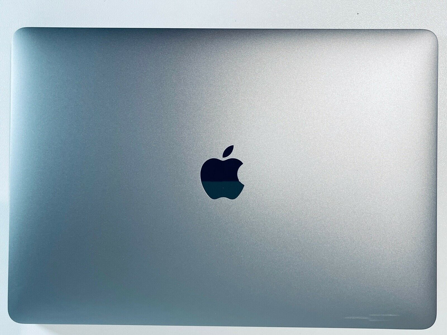 Apple MacBook Pro 13" 2019 Touch Bar Intel Quad Core i5 2.4Ghz 8GB 256GB SSD
