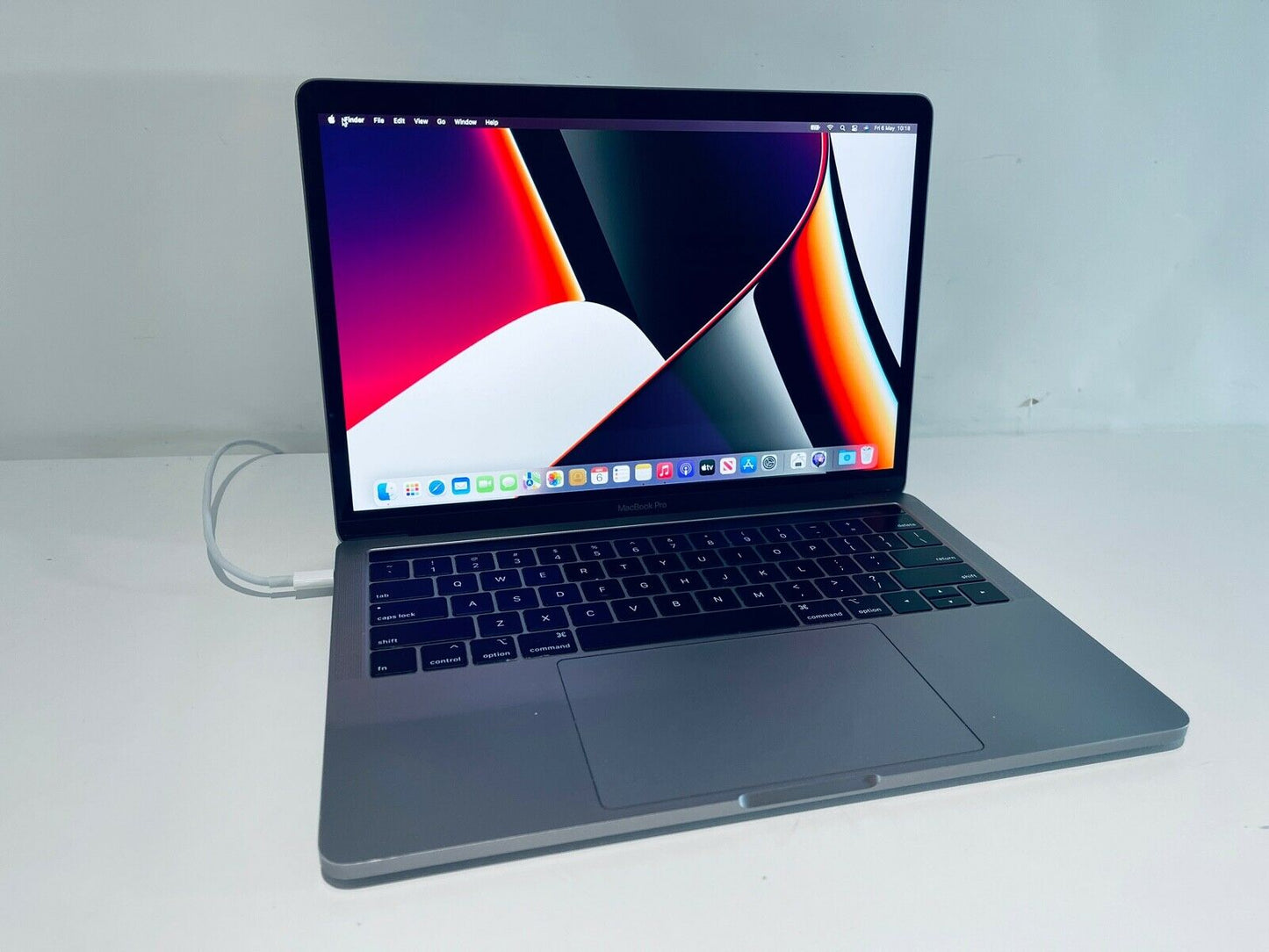 Apple MacBook Pro 13" 2019 Touch Bar ID Intel Quad Core i5 2.4Ghz 16GB 1TB SSD