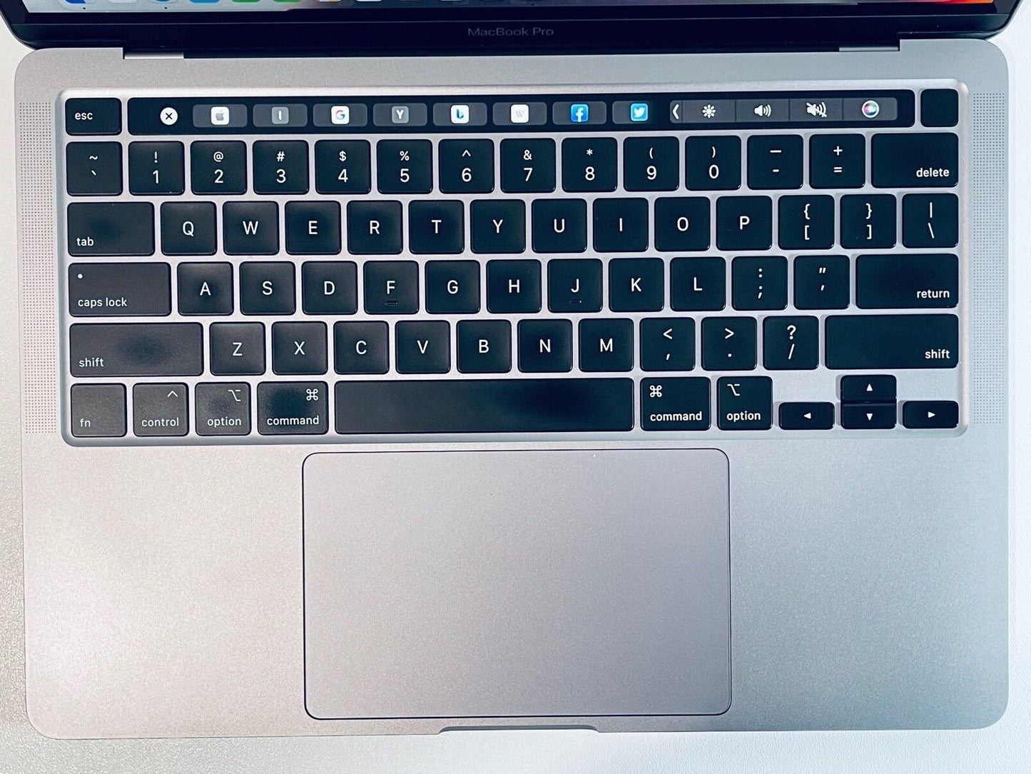 Apple MacBook Pro 13" 2020 Touch Bar Quad Core i7 2.3Ghz 32GB 2TB SSD