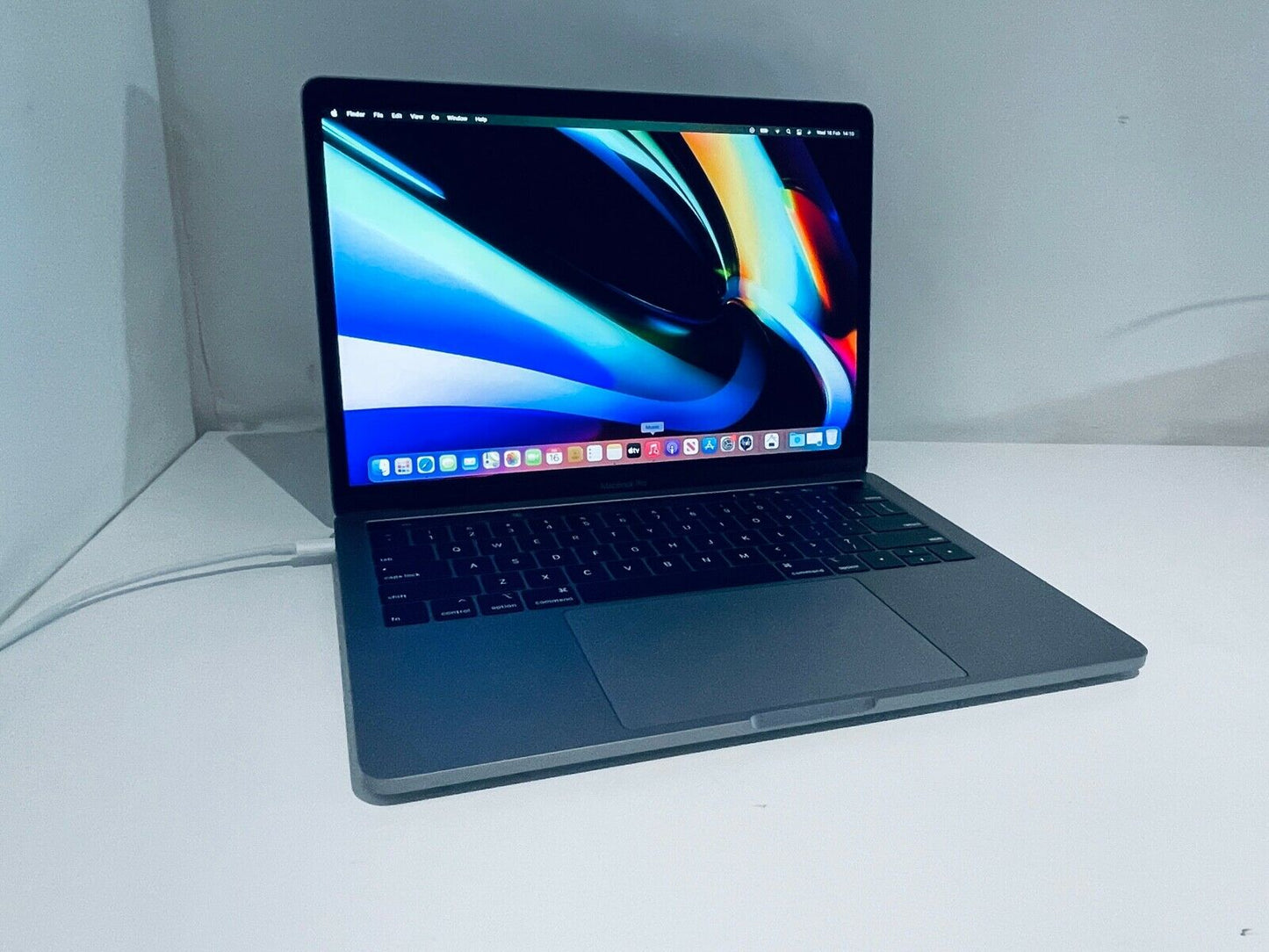 Apple MacBook Pro 13" 2019 Touch Bar ID Intel Quad Core i5 1.4Ghz 16GB 512GB SSD