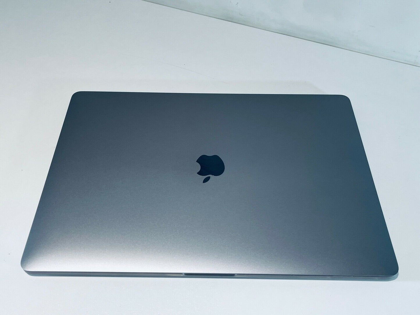 Apple MacBook Pro Retina 15" 2019 Touch Bar i7 6-Core 2.6Ghz 32GB 1TB SSD