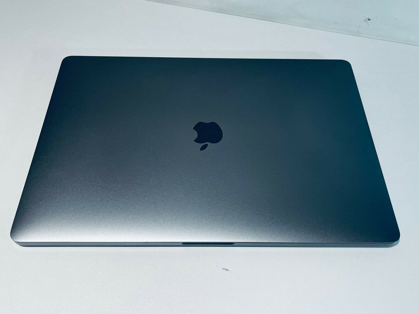 Apple MacBook Pro 15" 2016 Touch Bar ID i7 Quad Core 2.6Ghz 16GB 256GB SSD