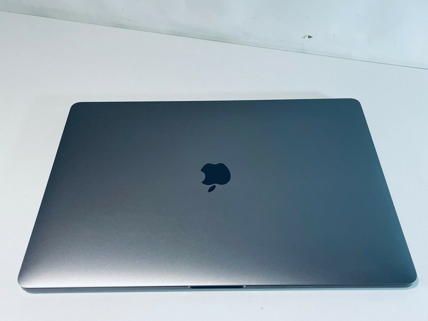 Apple MacBook Pro 15" 2018 Touch Bar ID i9 6-Core 2.9Ghz 32GB 4TB SSD