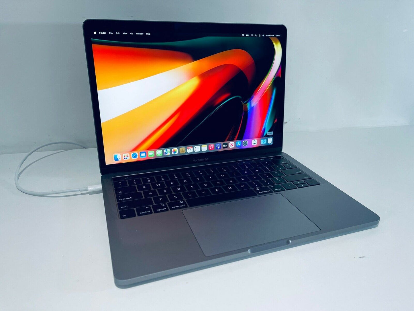 Apple MacBook Pro 13" 2019 Touch Bar ID Intel Quad Core i5 2.4Ghz 8GB 512GB SSD