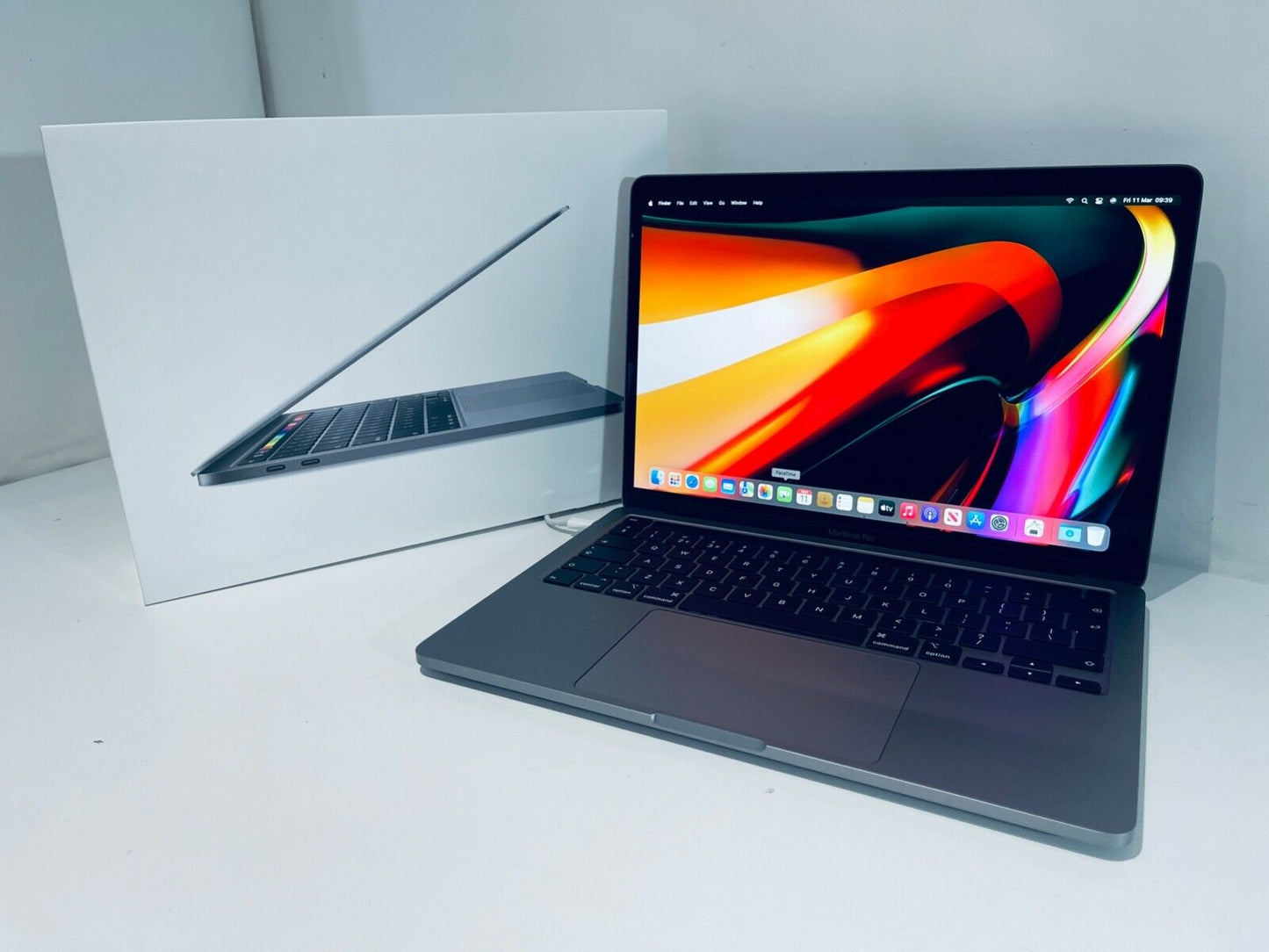 Apple MacBook Pro Retina 13" 2020 Touch Bar ID Quad Core i5 1.4Ghz 8GB 256GB SSD