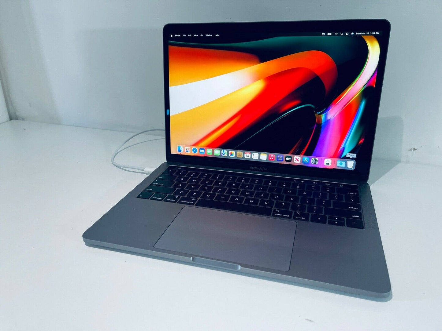 Apple MacBook Pro 13" 2019 Touch Bar ID Intel Quad Core i5 2.4Ghz 8GB 512GB SSD