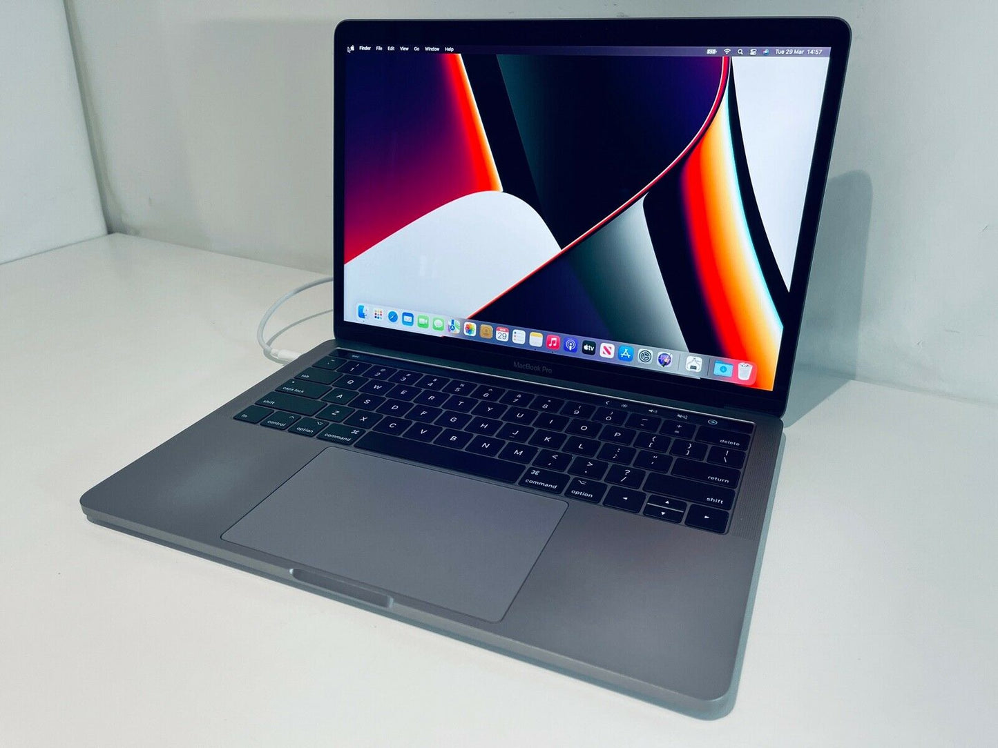 Apple MacBook Pro 13" 2017 Touch Bar ID Core i7 3.5Ghz 16GB 1TB SSD