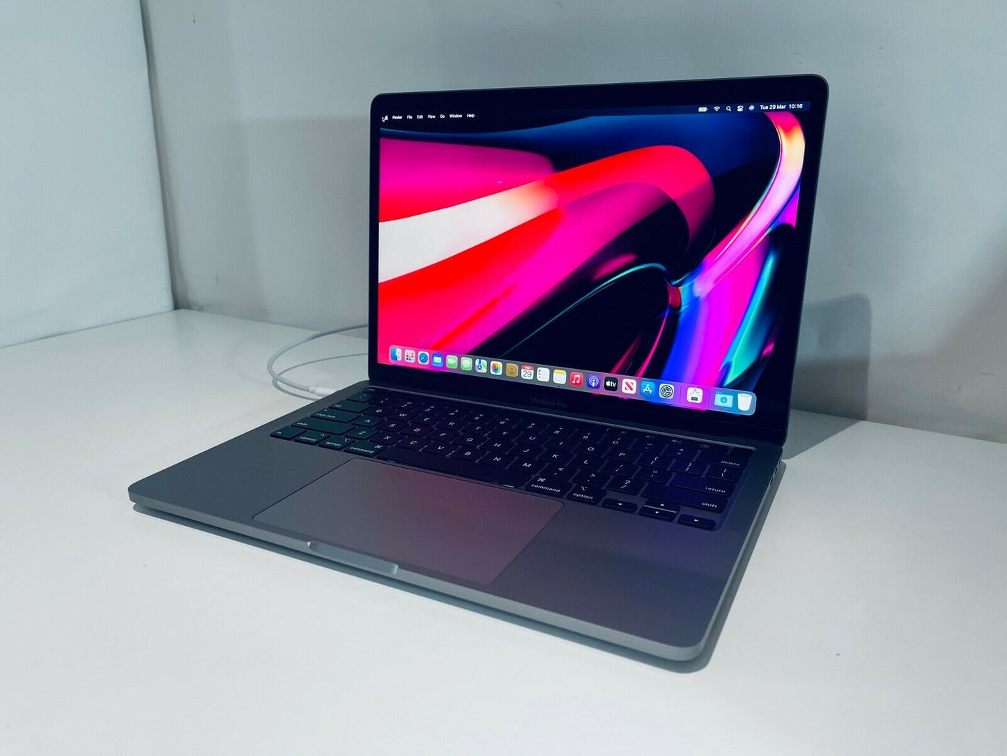 Apple MacBook Pro Retina 13" 2020 Touch Bar Quad Core i7 2.3Ghz 32GB 4TB SSD