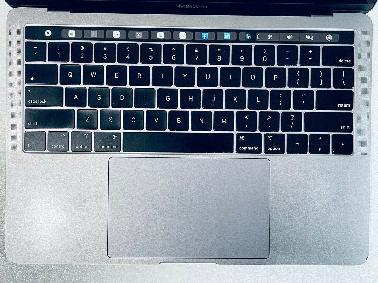 Apple MacBook Pro 13" 2019 Touch Bar Intel Quad Core i5 2.4Ghz 8GB 256GB SSD