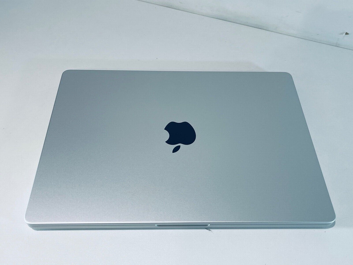 Apple MacBook Pro 14" 2021 M1 Pro 8-Core CPU 14-Core GPU 16GB 512GB