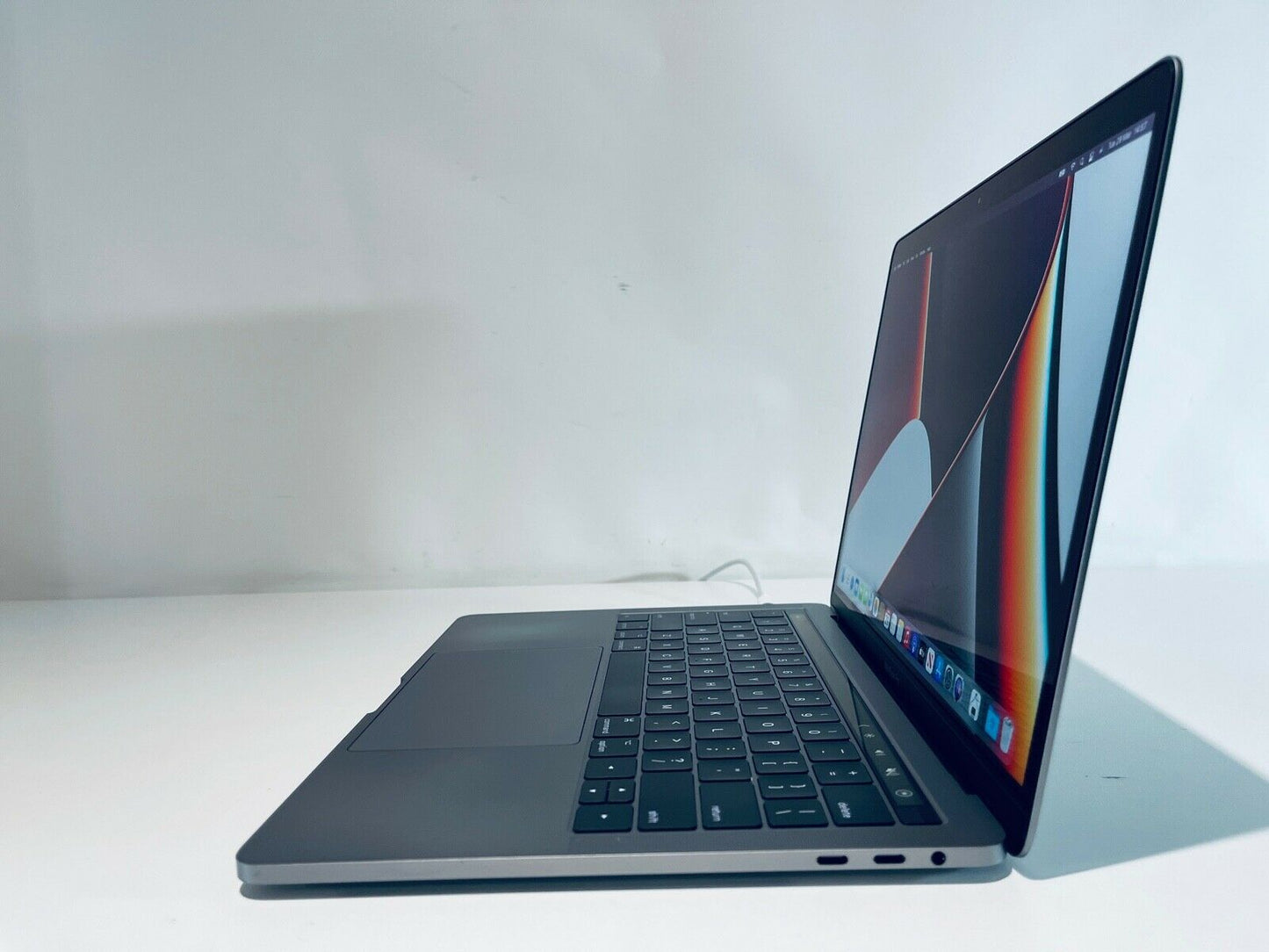 Apple MacBook Pro 13" 2017 Touch Bar ID Core i7 3.5Ghz 16GB 1TB SSD