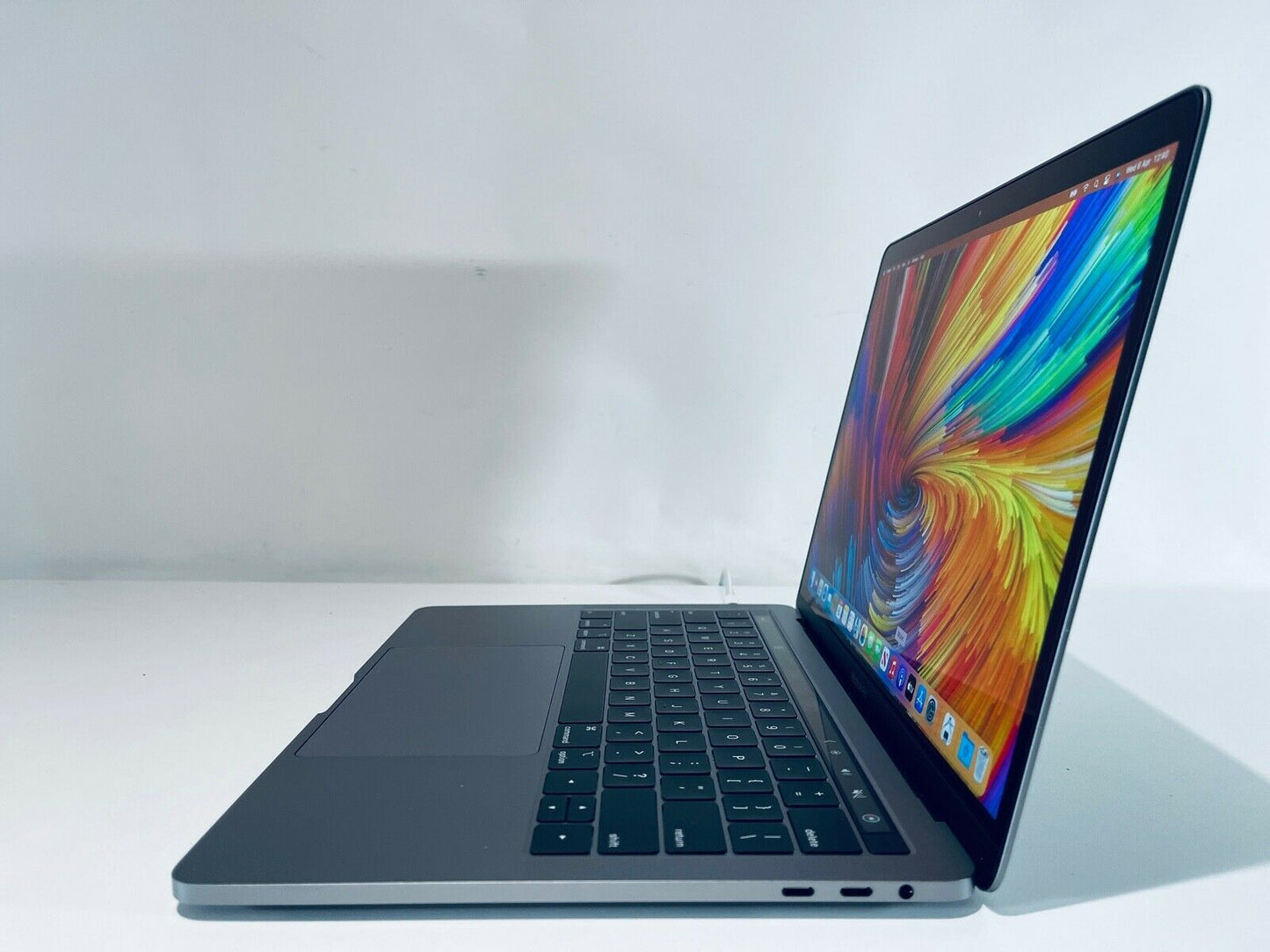 Apple MacBook Pro 13" 2019 Touch Bar Intel Quad Core i7 2.8Ghz 16GB 2TB SSD