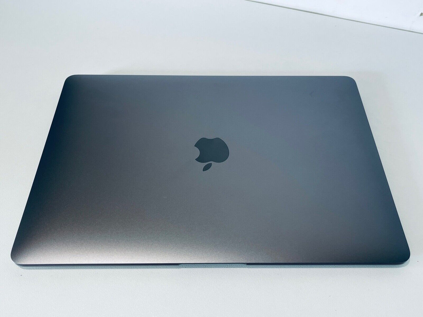 Apple MacBook Air 13" Retina M1 8-Core CPU 8-Core GPU 8GB Ram 512GB SSD