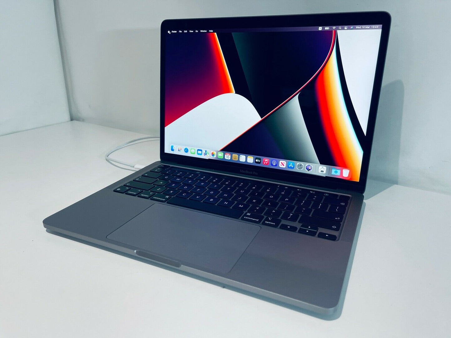Apple MacBook Pro 13 Touch Bar ID, M1 8-Core CPU 8-Core GPU 8GB Ram 256GB SSD