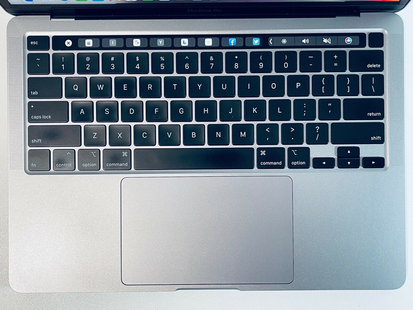 Apple MacBook Pro 13" 2020 Touch Bar Quad Core i7 2.3Ghz 32GB 4TB SSD