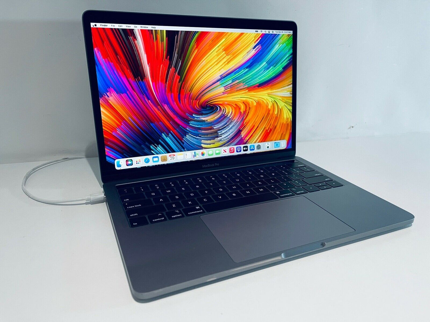 Apple MacBook Pro 13" 2019 Touch Bar Intel Quad Core i7 2.8Ghz 16GB 2TB SSD