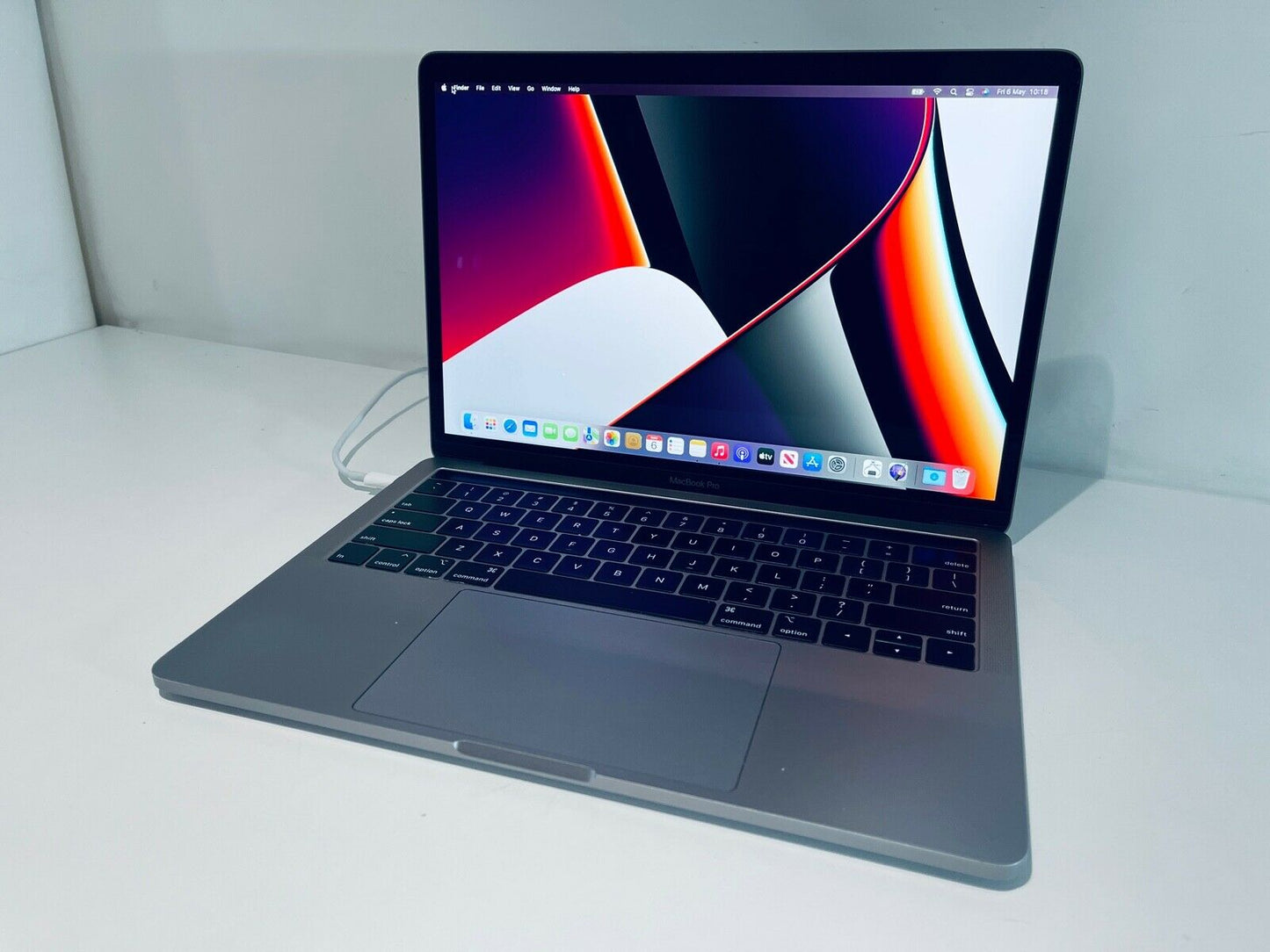 Apple MacBook Pro 13" 2019 Touch Bar ID Intel Quad Core i5 2.4Ghz 16GB 1TB SSD