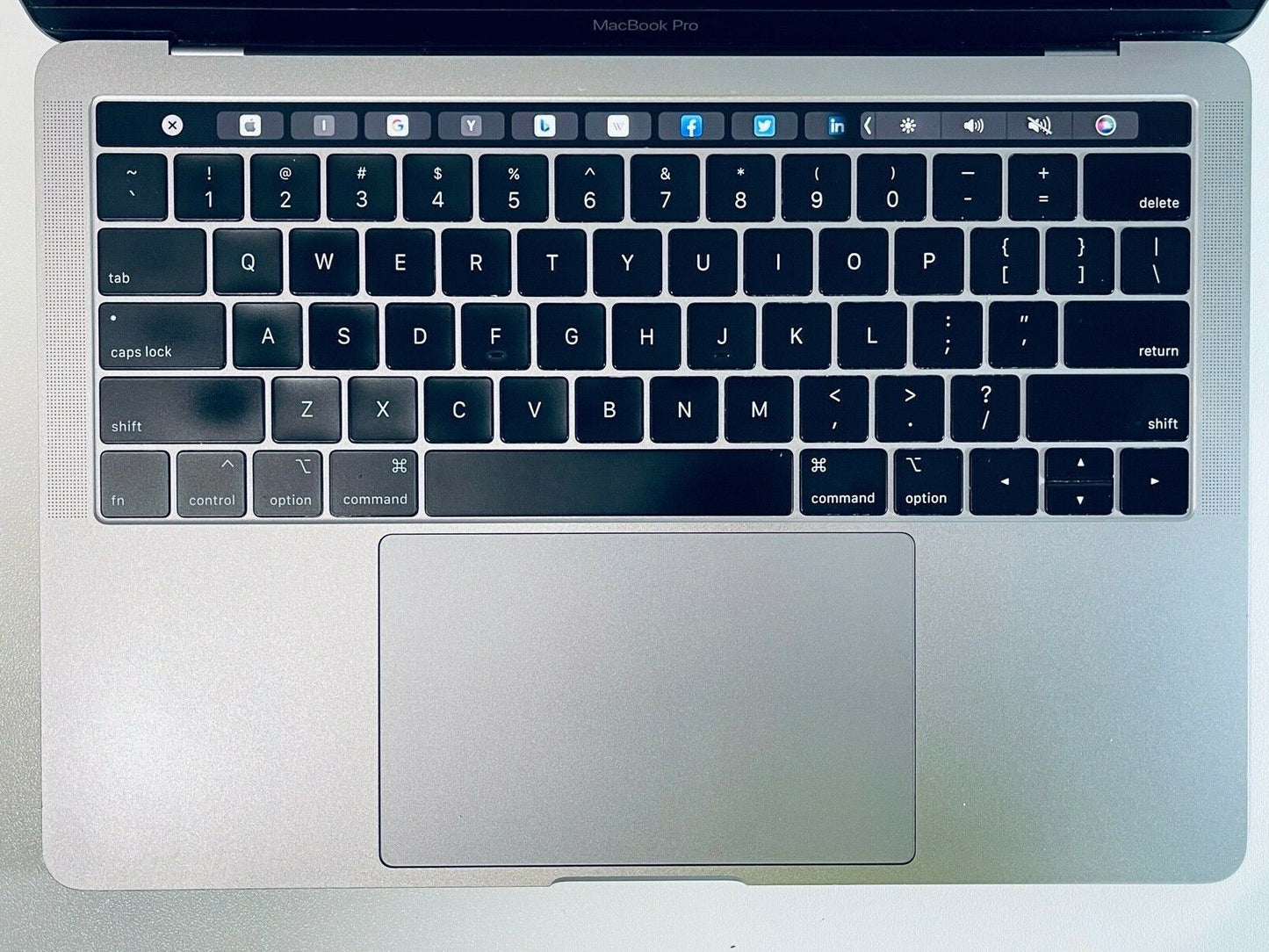 Apple MacBook Pro 13" 2019 Touch Bar ID Intel Quad Core i5 2.4Ghz 16GB 1TB SSD
