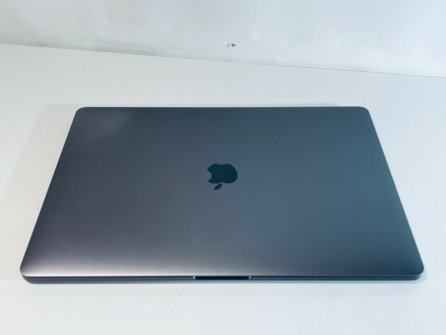 Apple MacBook Pro 15" 2018 Touch Bar ID i9 6-Core 2.9Ghz 32GB 4TB SSD