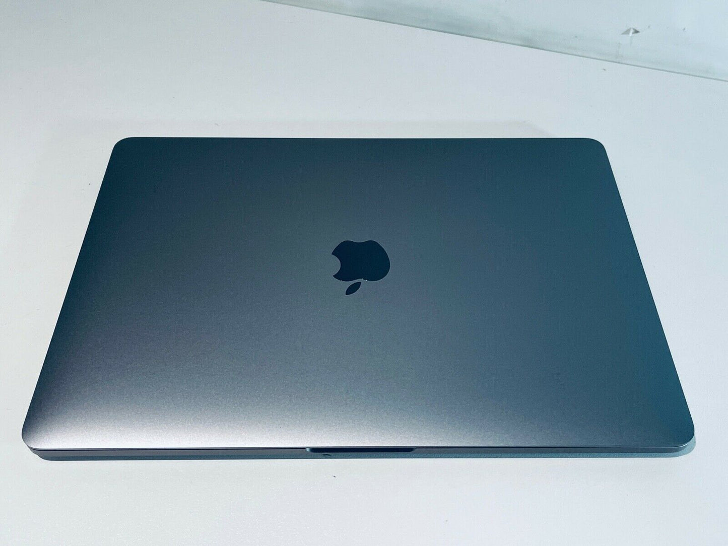 Apple MacBook Pro 13 Touch Bar ID, M1 8-Core CPU 8-Core GPU 8GB Ram 256GB SSD