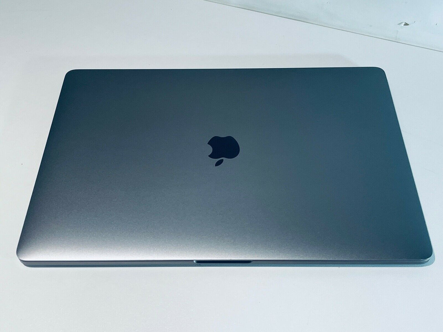 Apple MacBook Pro Retina 15" 2018 Touch Bar i9 6-Core 2.9Ghz 32GB 4TB SSD