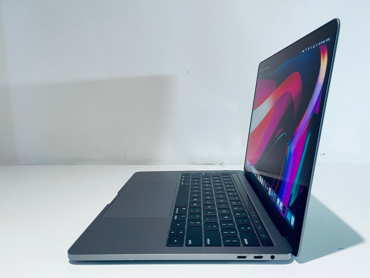 Apple MacBook Pro 13" 2019 Touch Bar ID Intel Quad Core i5 2.4Ghz 16GB 2TB SSD