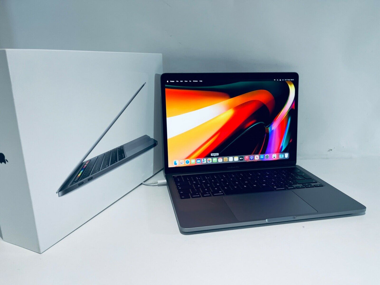 Apple MacBook Pro Retina 13" 2020 Touch Bar ID Quad Core i5 1.4Ghz 8GB 256GB SSD