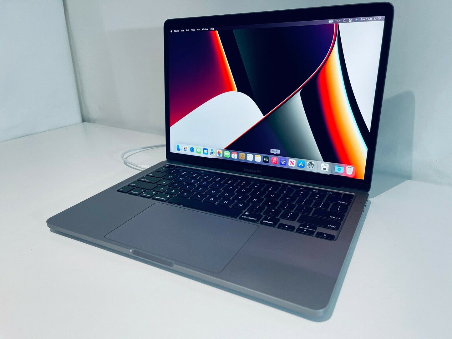 Apple MacBook Pro 13" 2020 Touch Bar Quad Core i5 2.0Ghz 16GB 4TB SSD
