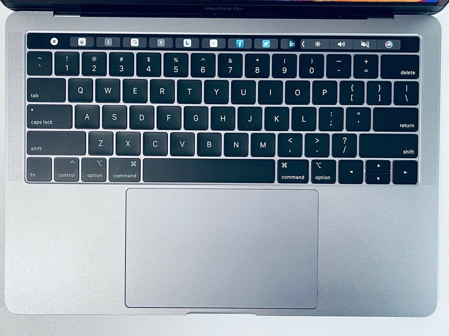 Apple MacBook Pro 13" 2019 Touch Bar Intel Quad Core i7 2.8Ghz 16GB 2TB SSD