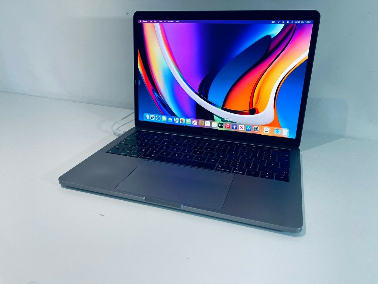 Apple MacBook Pro 13" 2018 Touch Bar ID Intel Quad Core i7 2.7Ghz 16GB 512GB SSD