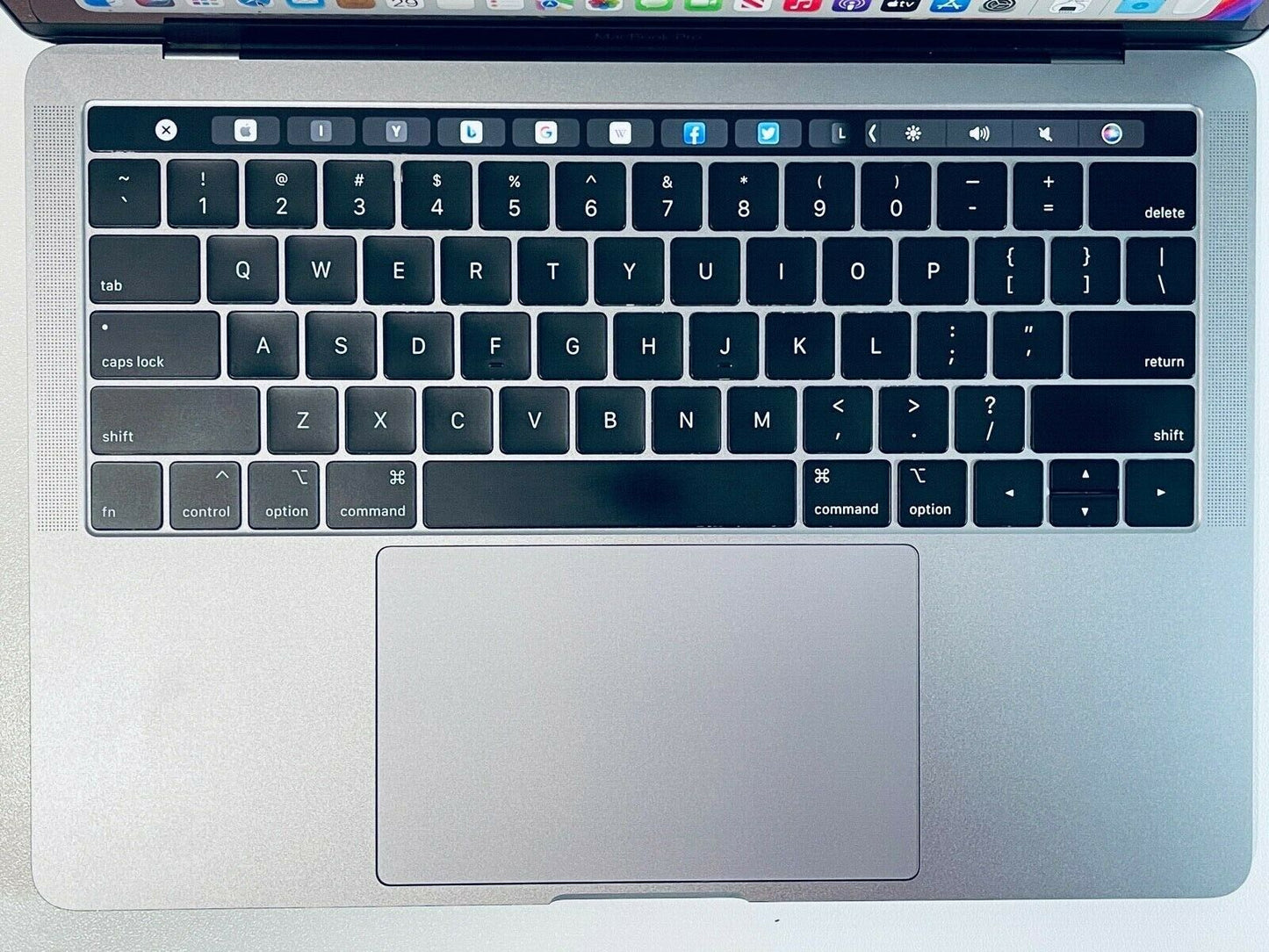 Apple MacBook Pro 13" 2019 Touch Bar Intel Quad Core i7 2.8Ghz 16GB 2TB SSD