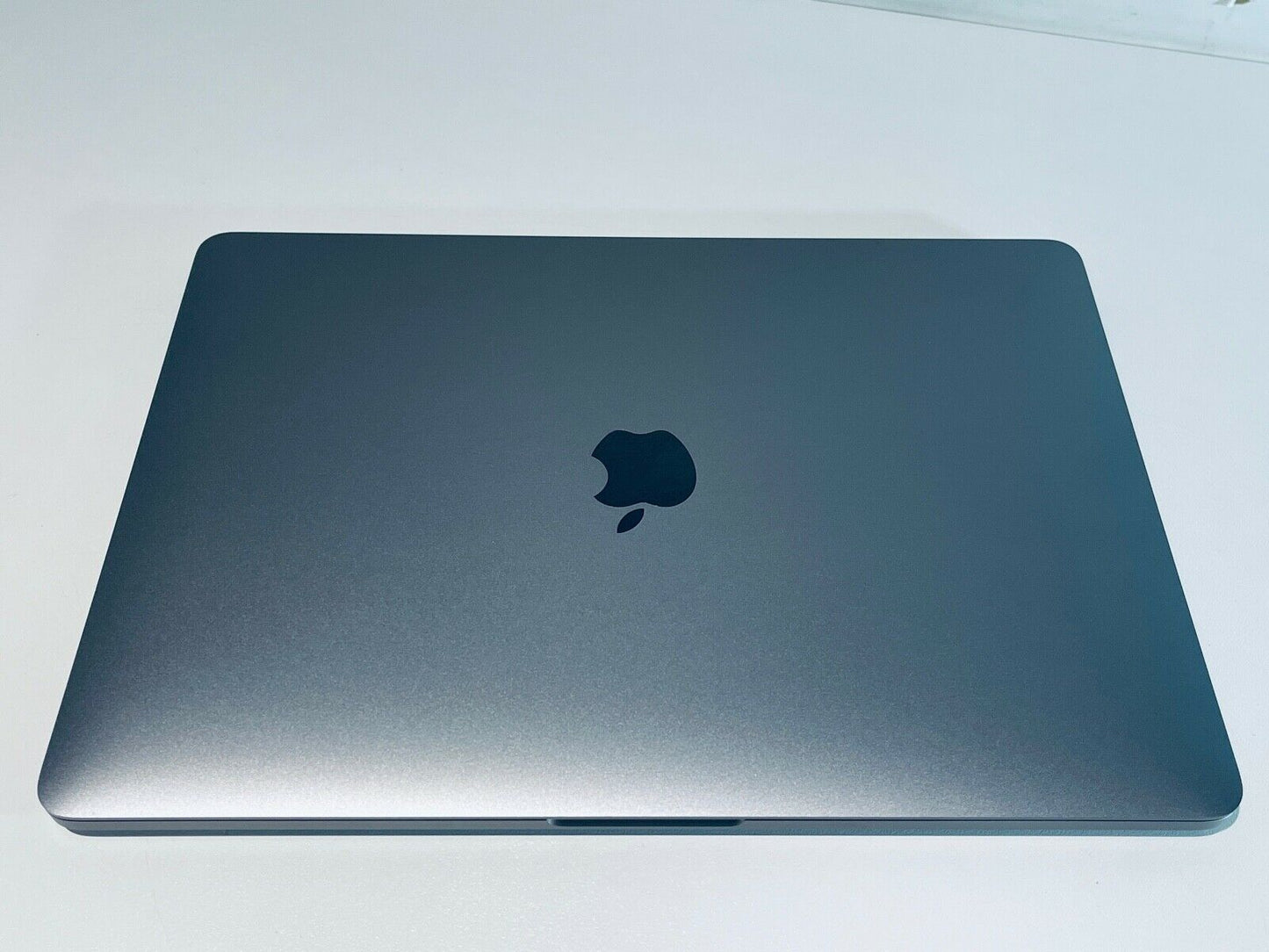 Apple MacBook Pro 13" 2020 Touch Bar Quad Core i5 2.0Ghz 16GB 4TB SSD