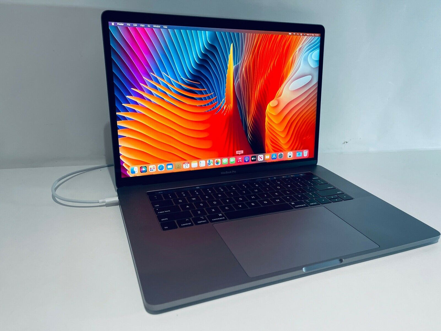 Apple MacBook Pro 15" 2018 Touch Bar ID i9 6-Core 2.9Ghz 32GB 1TB SSD