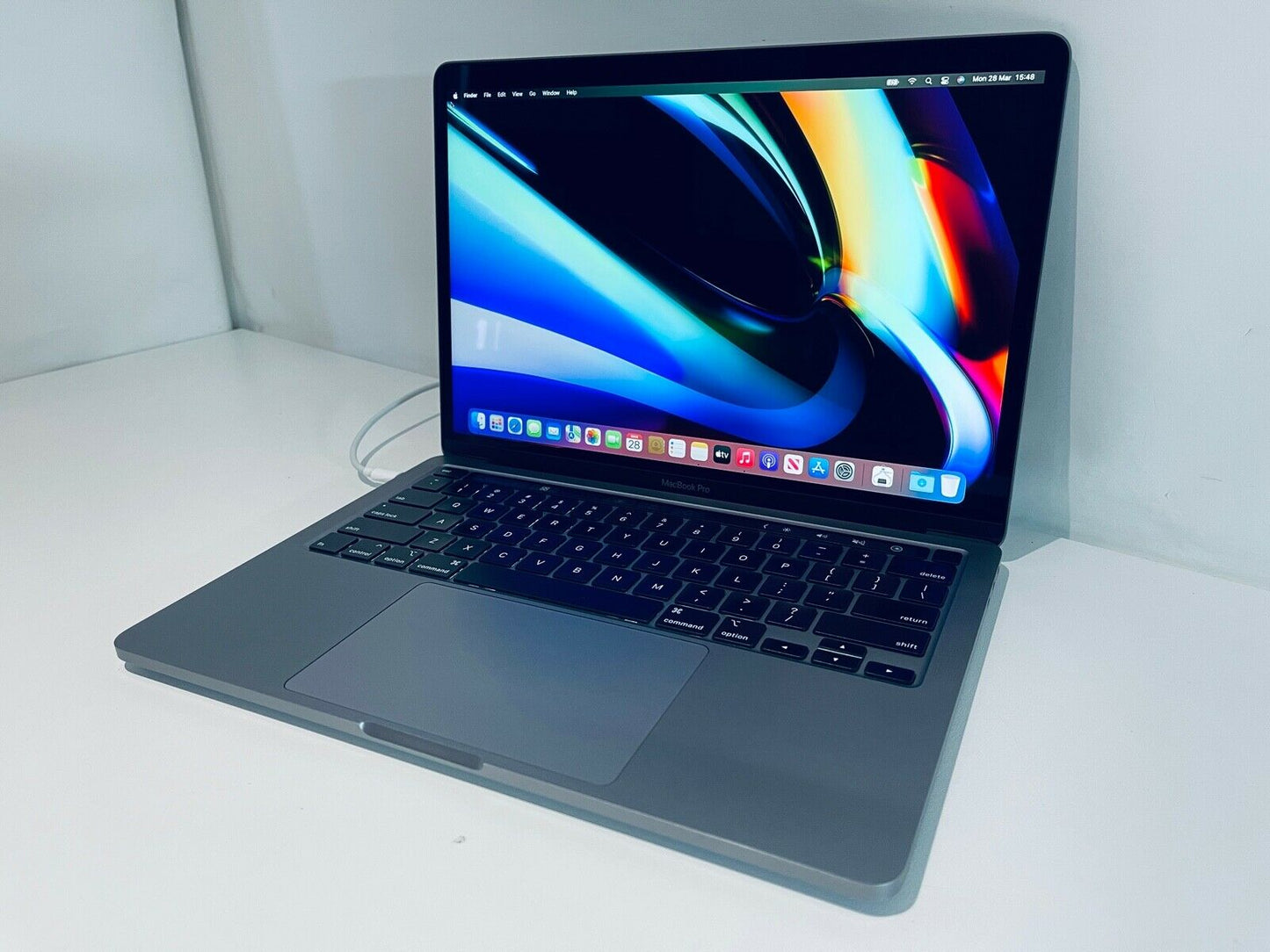 Apple MacBook Pro Retina 13" 2020 Touch Bar Quad Core i7 2.3Ghz 32GB 4TB SSD