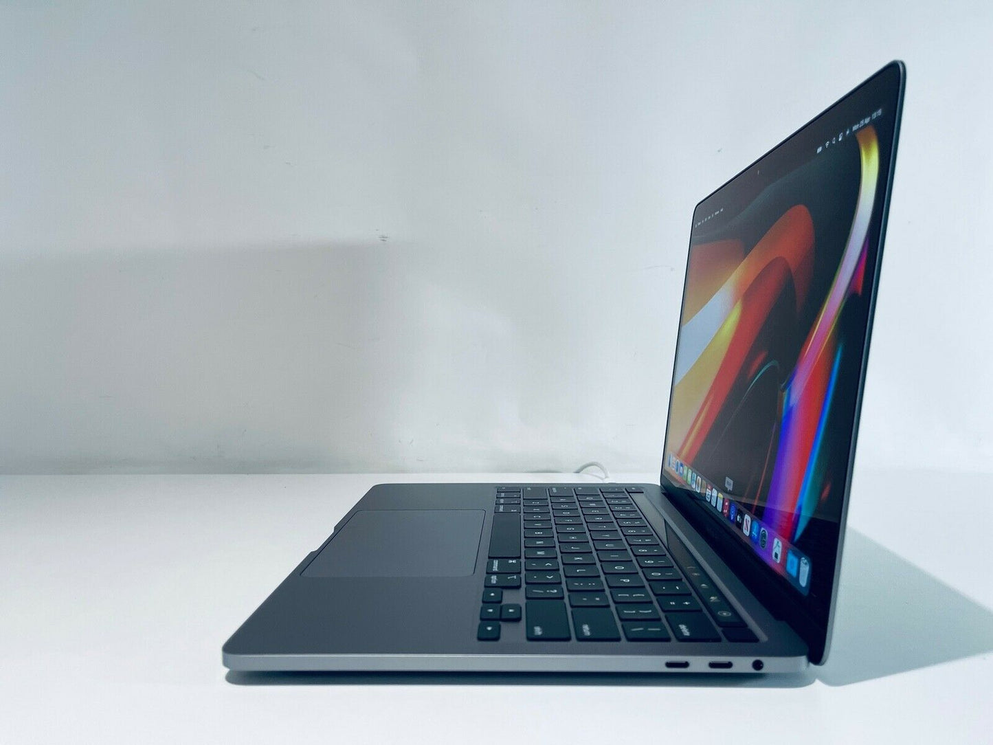 Apple MacBook Pro 13" 2020 Touch Bar Quad Core i7 2.3Ghz 32GB 2TB SSD