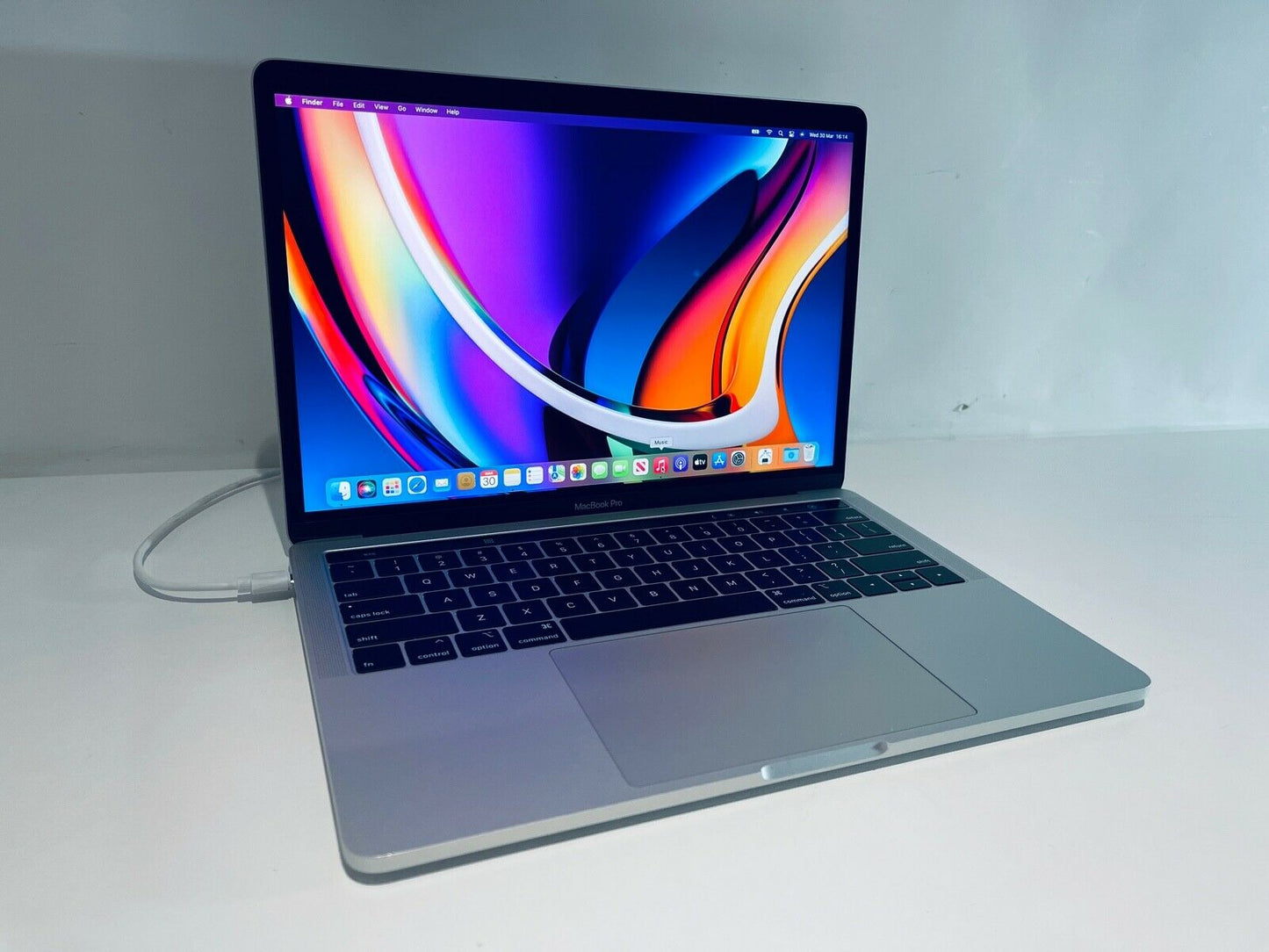 Apple MacBook Pro 13" 2019 Touch Bar Quad Core i7 2.8Ghz 16GB 2TB SSD
