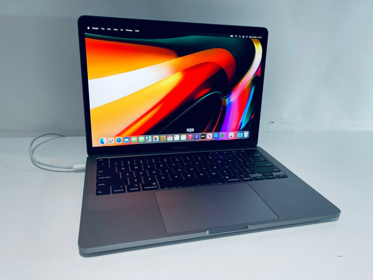 Apple MacBook Pro 13" 2020 Touch Bar Quad Core i7 2.3Ghz 32GB 2TB SSD