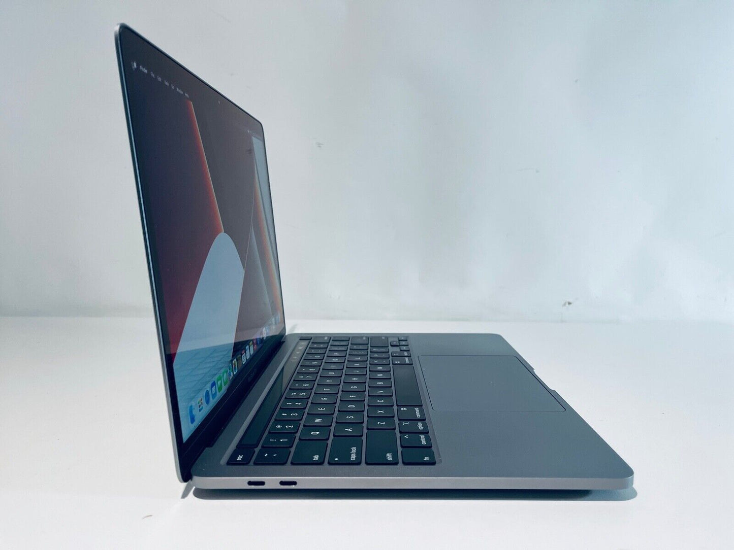 Apple MacBook Pro 13" 2020 Touch Bar Quad Core i7 2.3Ghz 32GB 2TB SSD