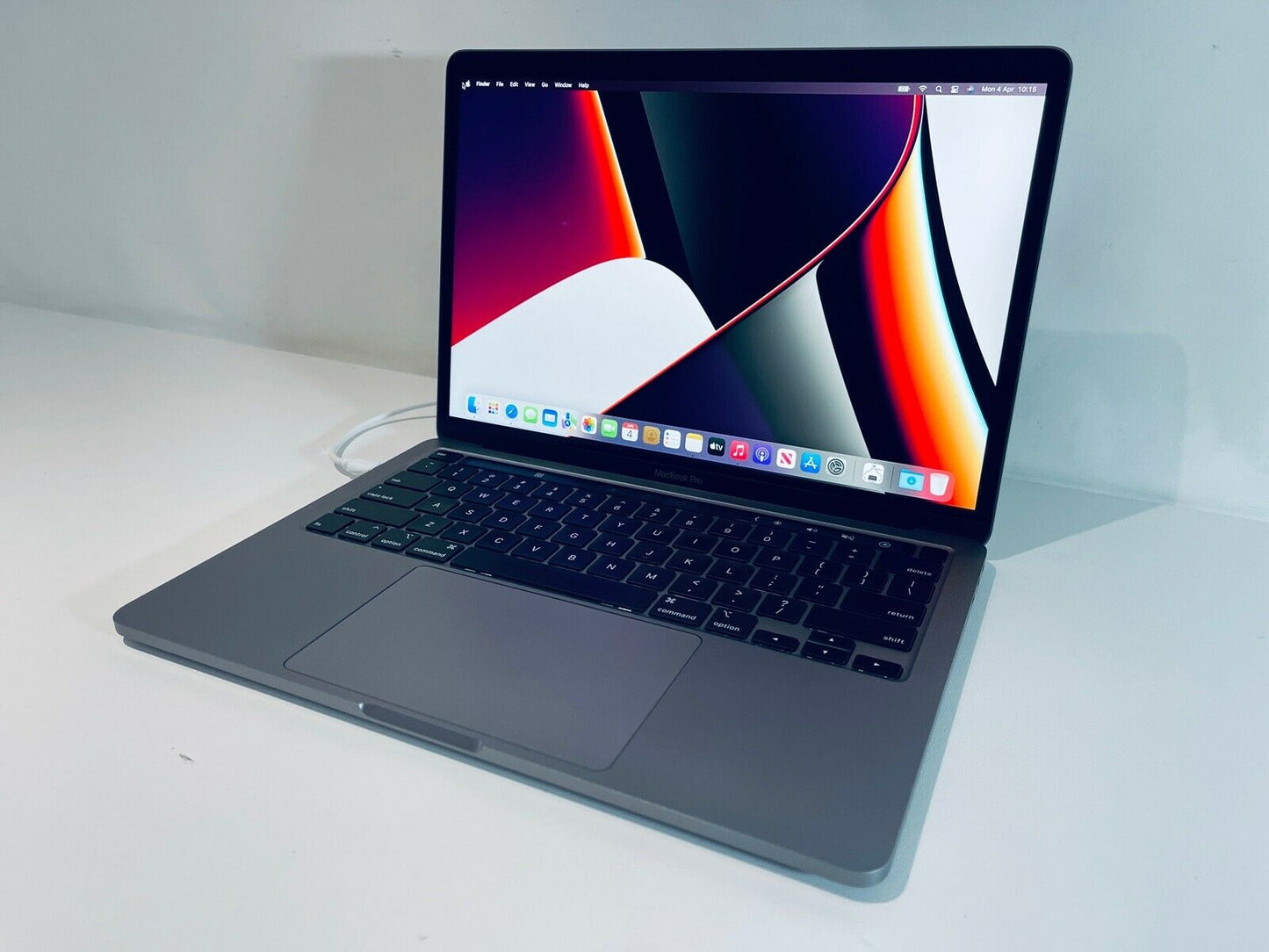 Apple MacBook Pro 13" 2020 Touch Bar Quad Core i7 2.3Ghz 32GB 4TB SSD