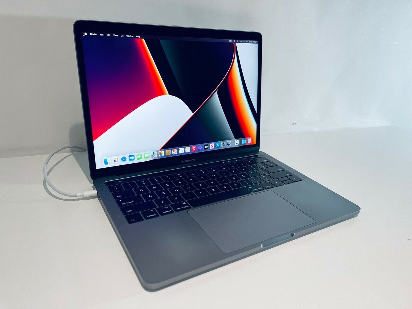 Apple MacBook Pro 13" 2017 Touch Bar ID Core i7 3.5Ghz 16GB 1TB SSD