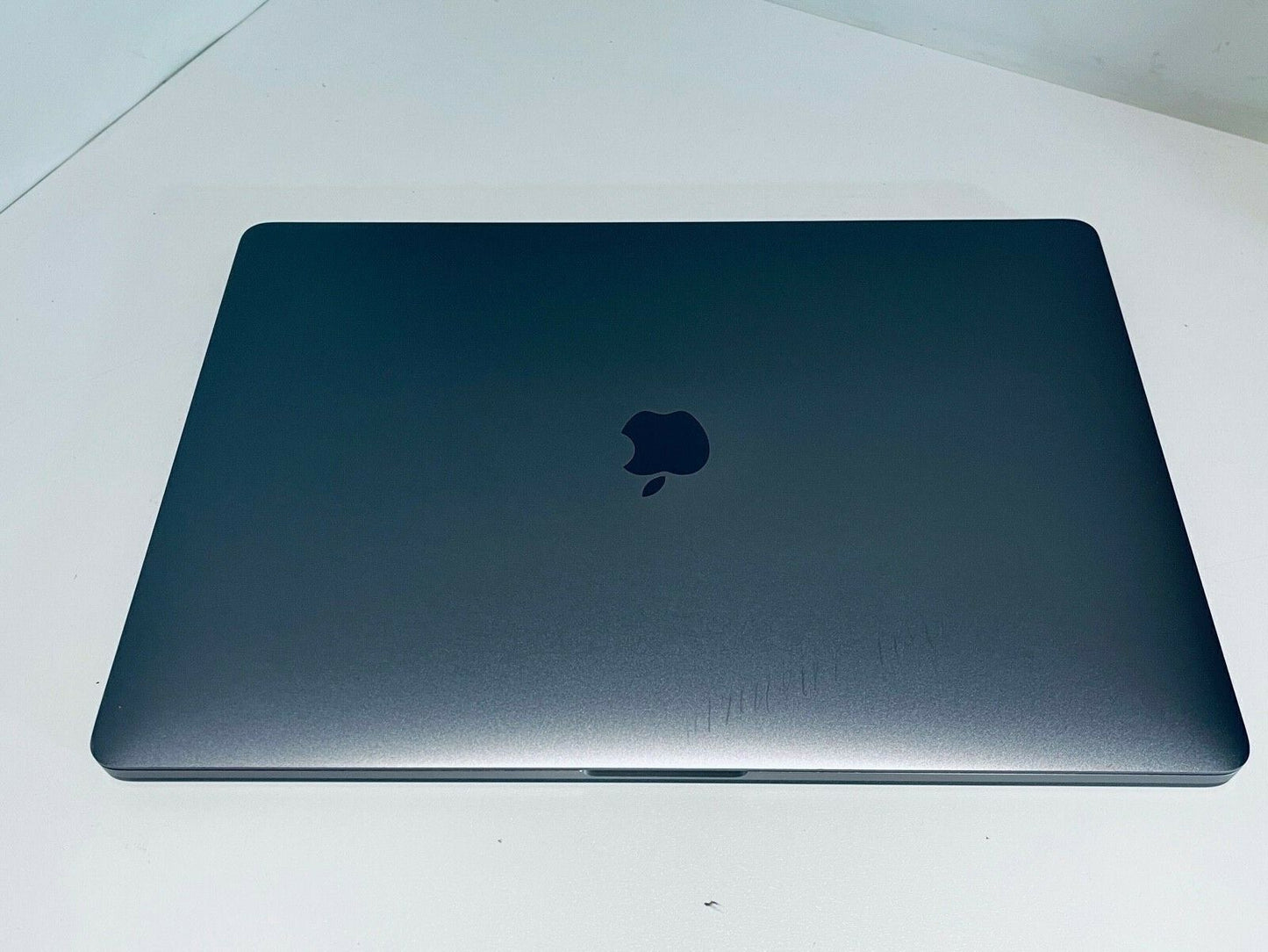 Apple MacBook Pro 15" 2016 Touch Bar i7 Quad Core 2.7Ghz 16GB 512GB