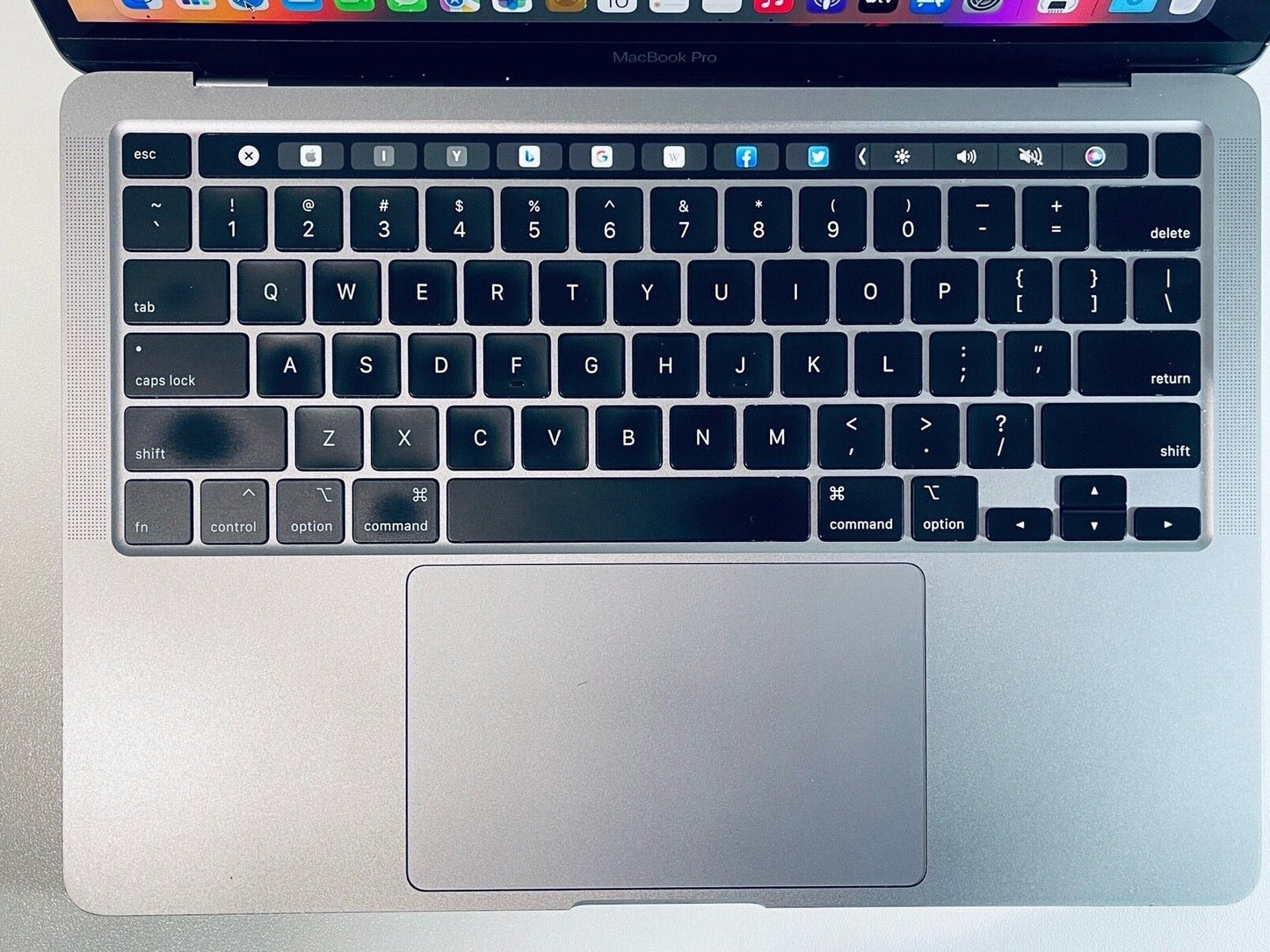 Apple MacBook Pro 13" 2020 Touch Bar Quad Core i7 2.3Ghz 32GB RAM 2TB SSD