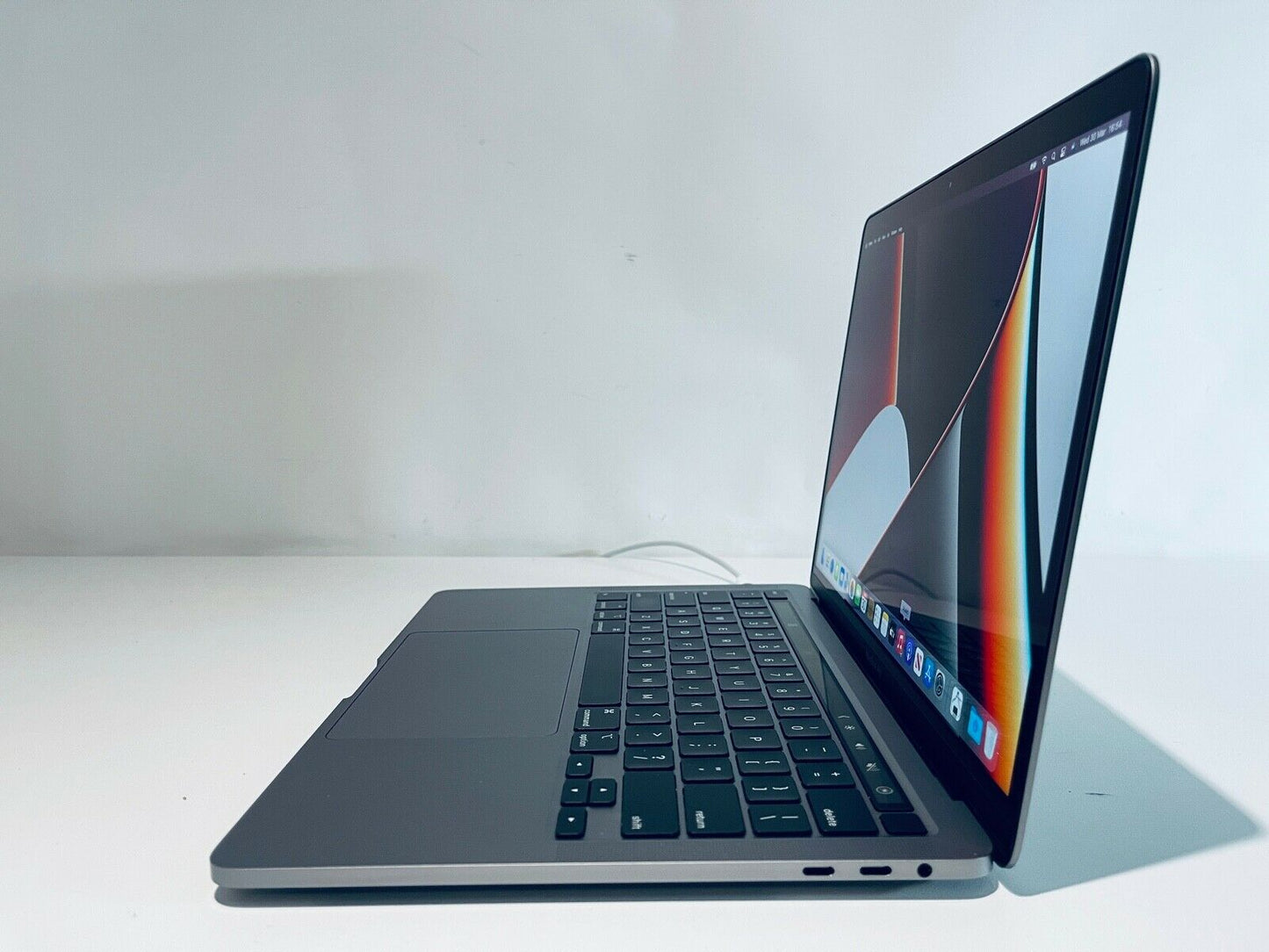 Apple MacBook Pro 13" 2020 Touch Bar Quad Core i7 2.3Ghz 32GB 4TB SSD