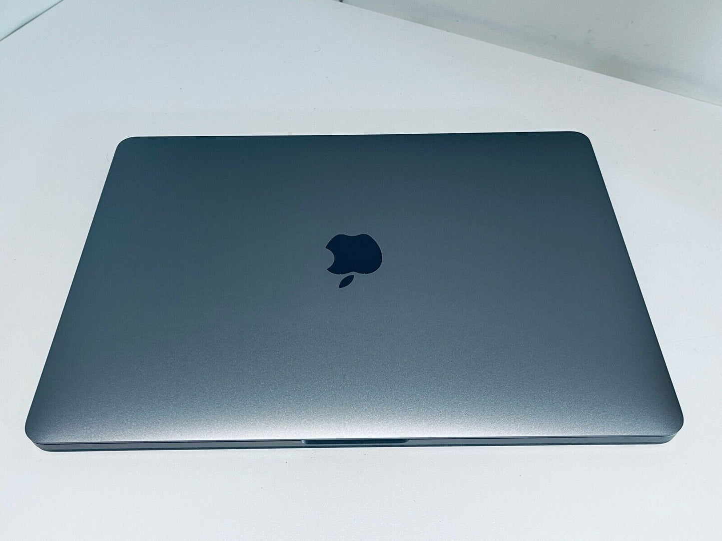 Apple MacBook Pro 13" 2019 Touch Bar ID Intel Quad Core i5 1.4Ghz 8GB 512GB SSD