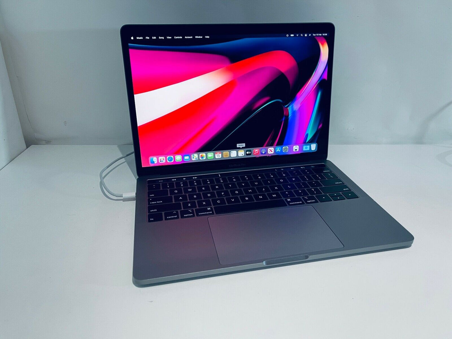 Apple MacBook Pro 13" 2019 Touch Bar ID Intel Quad Core i5 1.4Ghz 8GB 512GB SSD