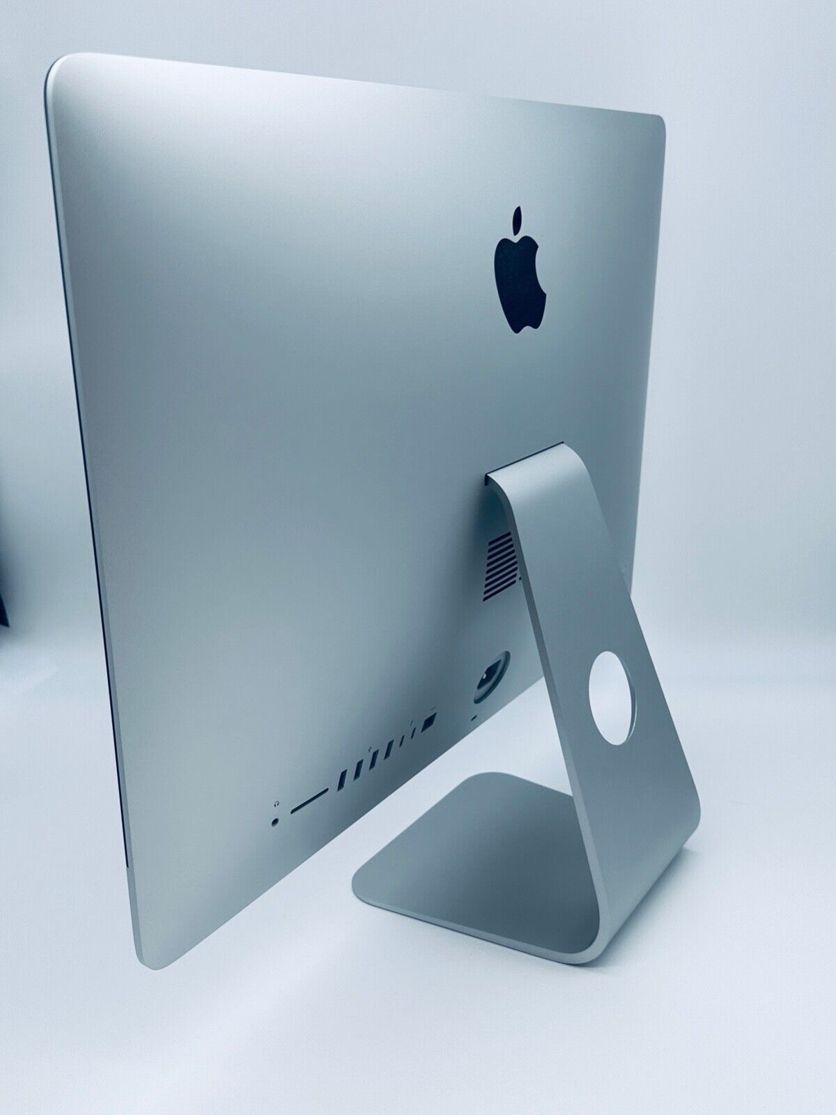 Apple iMac 21.5" 4K Retina Screen 2017 Intel Core i5 3.0Ghz Quad Core, 8GB, 1TB HDD