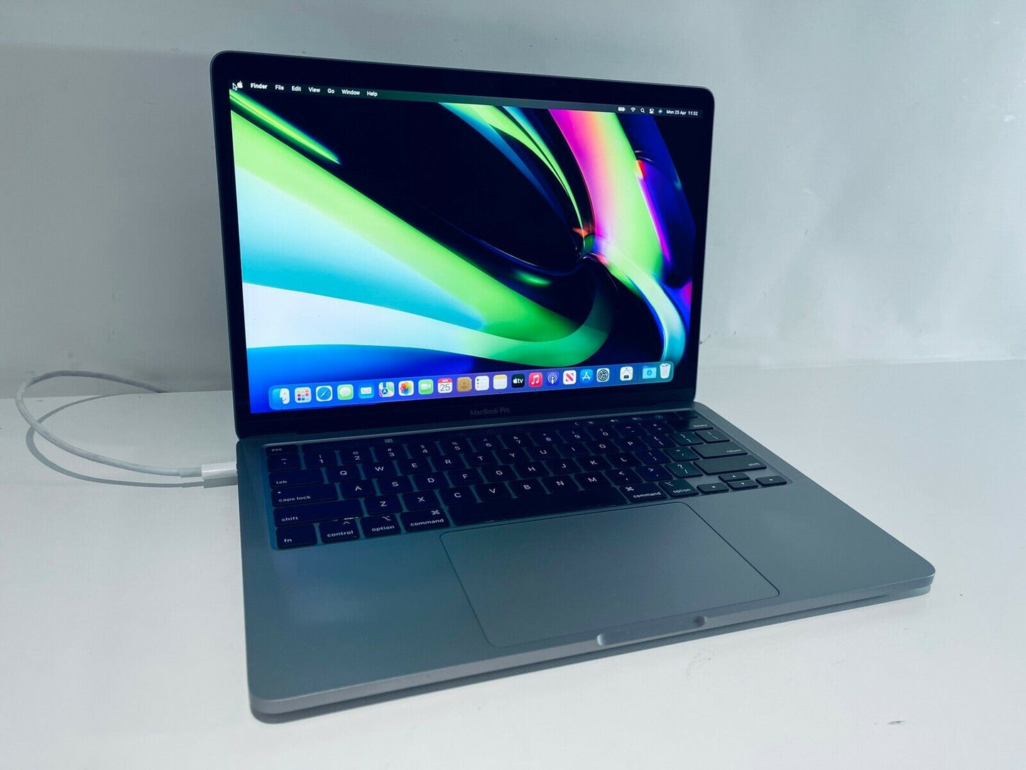 Apple MacBook Pro 13" 2020 Touch Bar Quad Core i5 2.0Ghz 16GB 2TB SSD