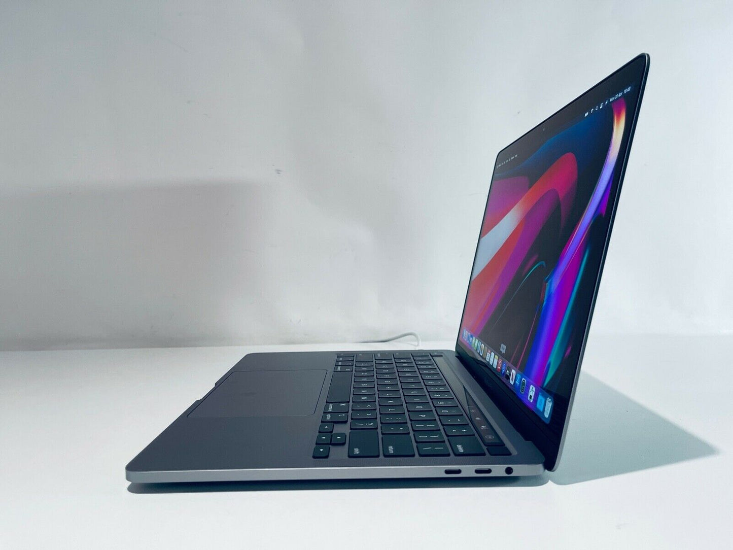 Apple MacBook Pro 13" 2020 Touch Bar Quad Core i5 2.0Ghz 32GB 2TB SSD